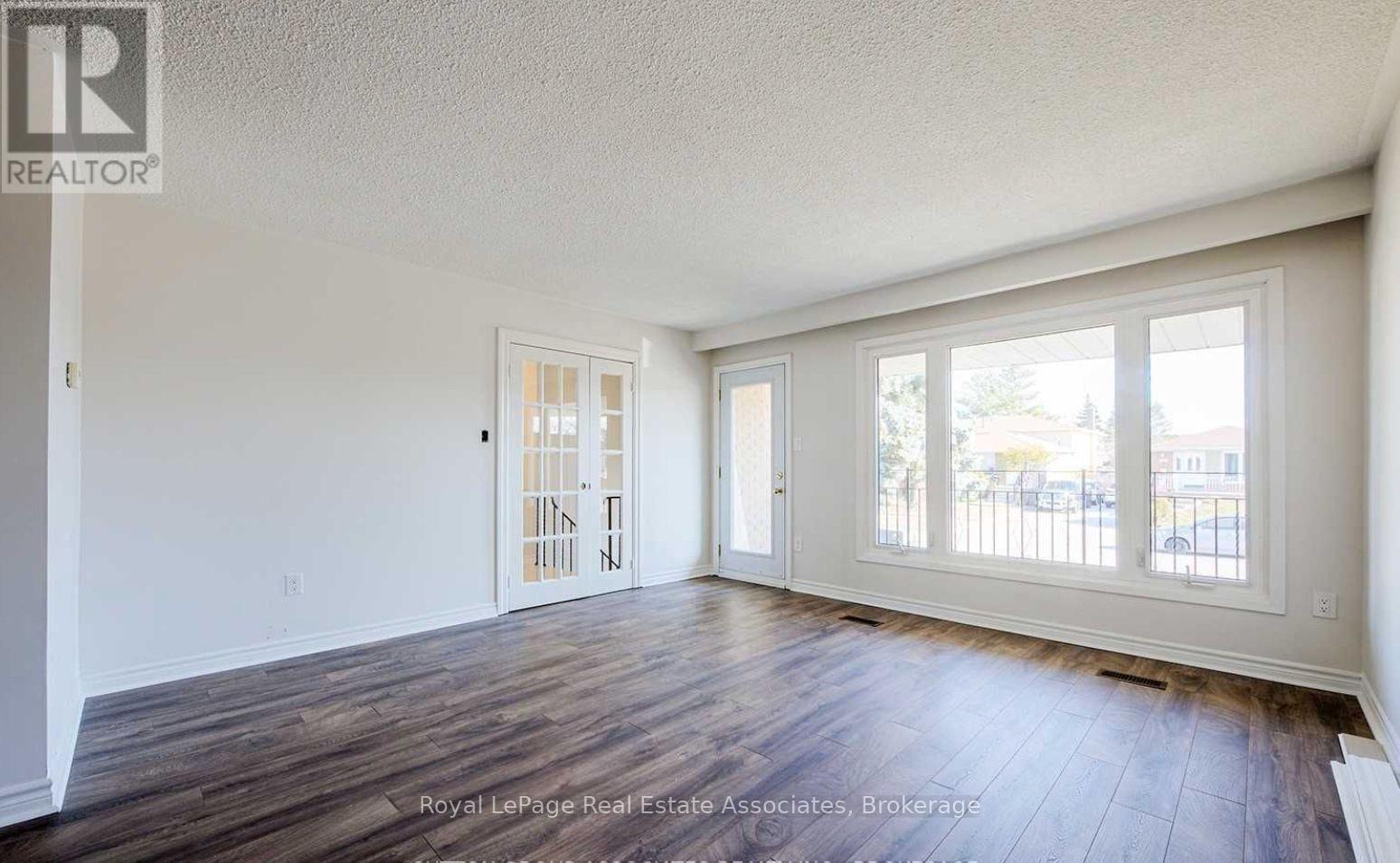 Upper - 2393 Whaley Drive, Mississauga, Ontario  L5B 2B3 - Photo 5 - W13463644