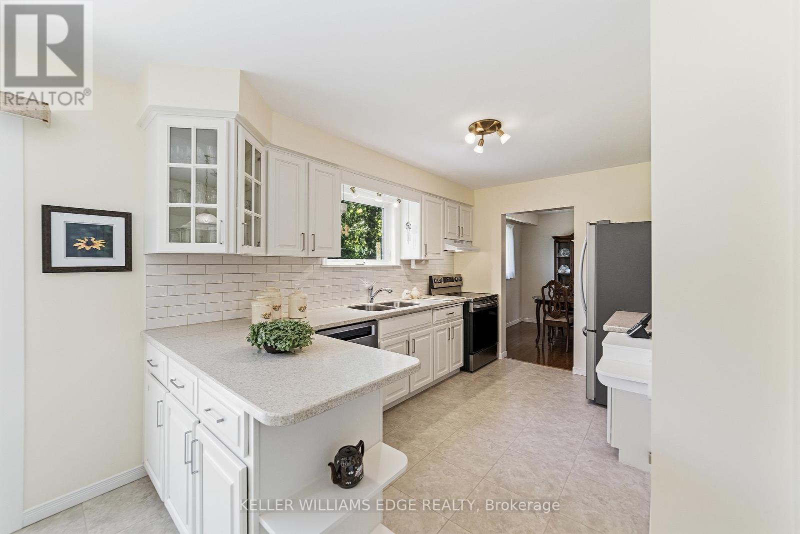 1495 Clinton Court, Burlington, Ontario  L7M 1N1 - Photo 10 - W13463708