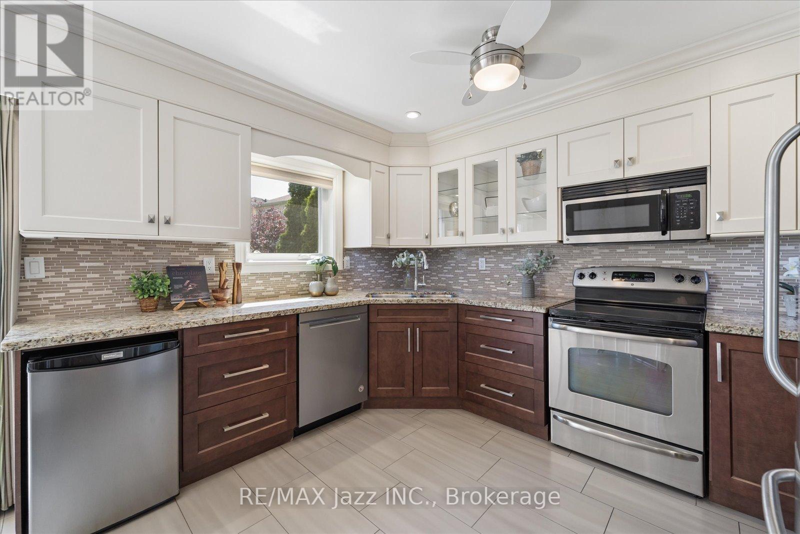 63 Bonnycastle Drive, Clarington, Ontario  L1C 4S8 - Photo 14 - E13463810