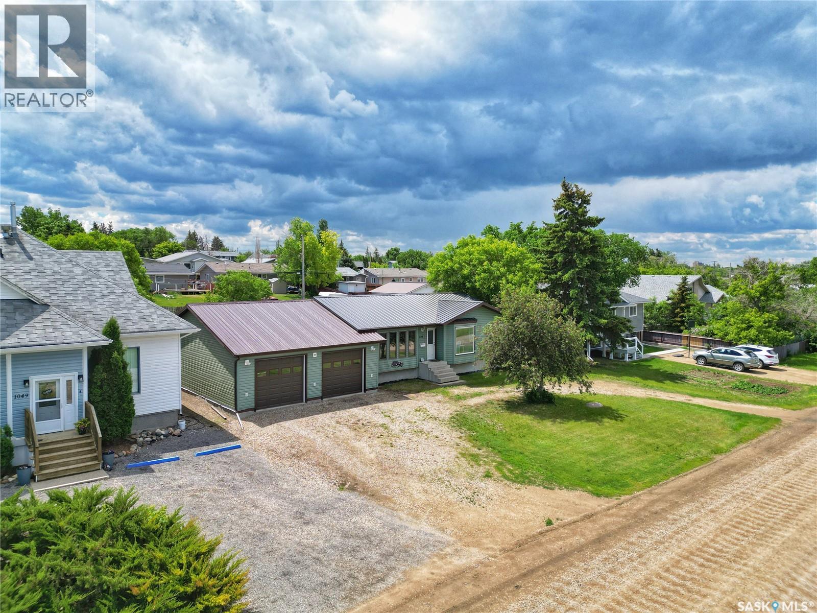 1037 Oxford Street E, Moose Jaw, Saskatchewan  S6H 7L4 - Photo 1 - SK039727