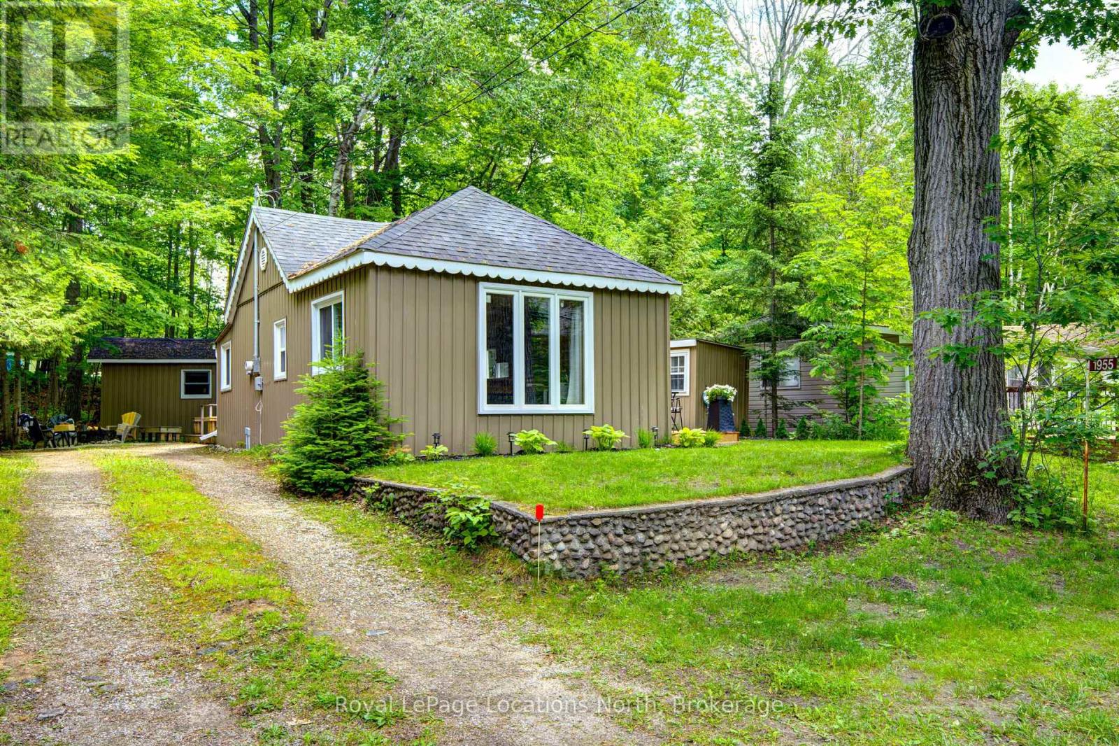 1955 Tiny Beaches Road S, Tiny, Ontario  L0L 1P1 - Photo 3 - S13463792