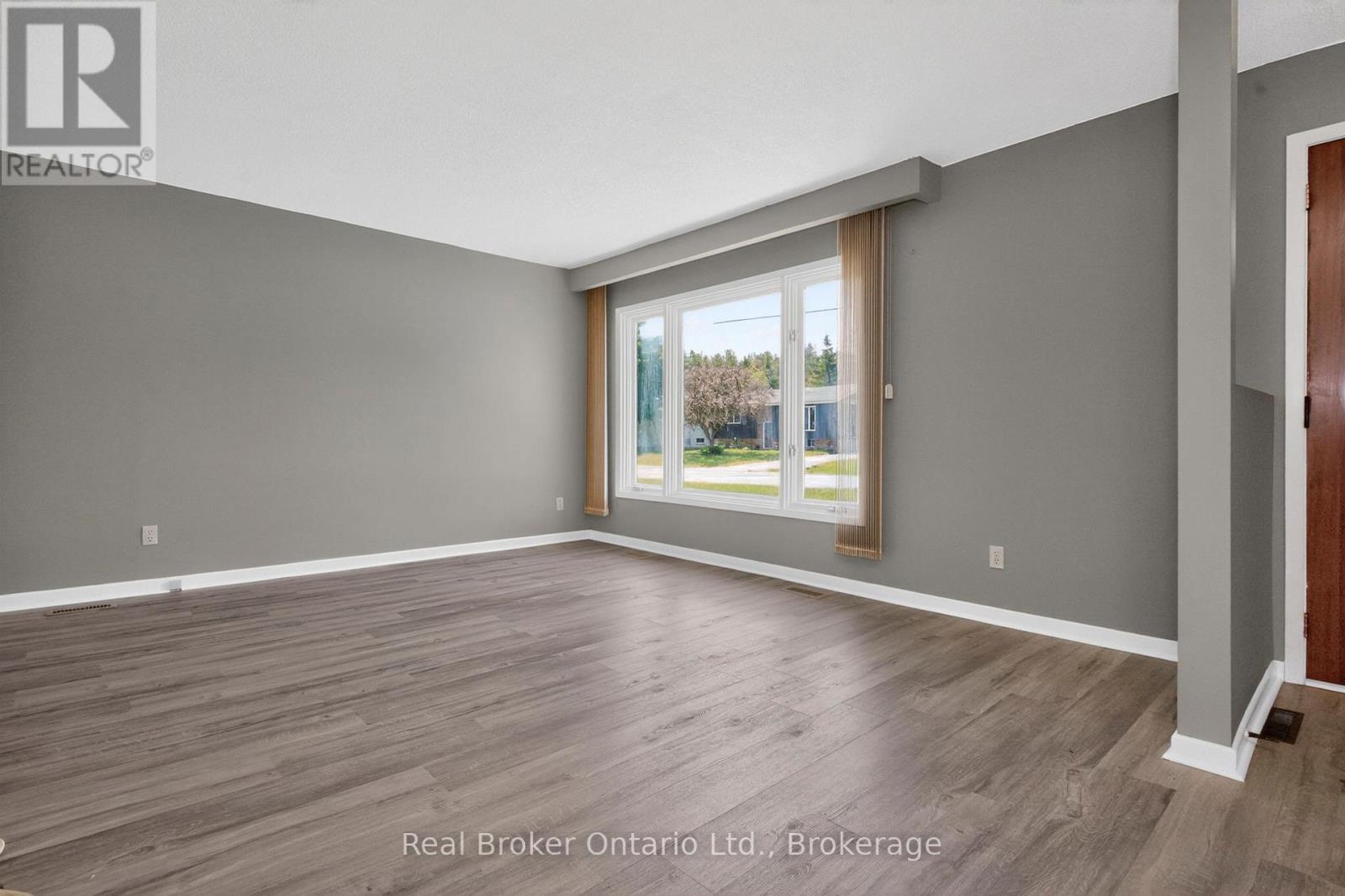 531 Seventh Avenue, Tay (Port Mcnicoll), Ontario  L0K 1R0 - Photo 3 - S13463986