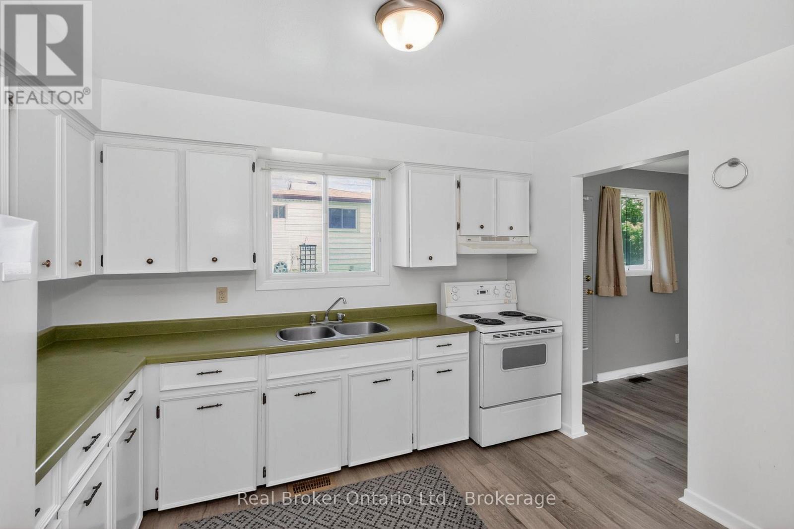 531 Seventh Avenue, Tay (Port Mcnicoll), Ontario  L0K 1R0 - Photo 7 - S13463986
