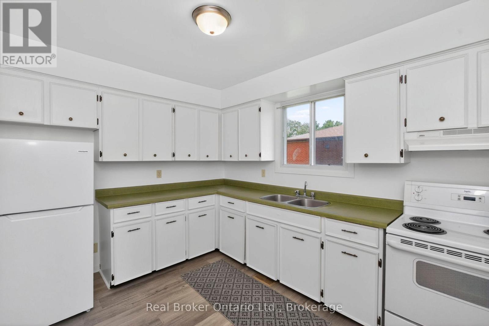 531 Seventh Avenue, Tay (Port Mcnicoll), Ontario  L0K 1R0 - Photo 8 - S13463986