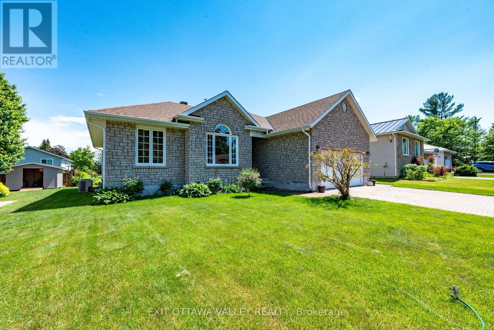 6 COCKCROFT CRESCENT, Deep River, Ontario