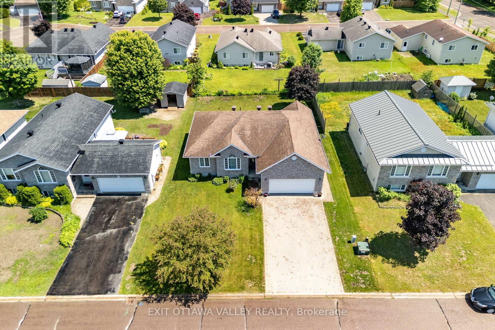 6 Cockcroft Crescent, Deep River, Ontario  K0J 1P0 - Photo 2 - X13463732