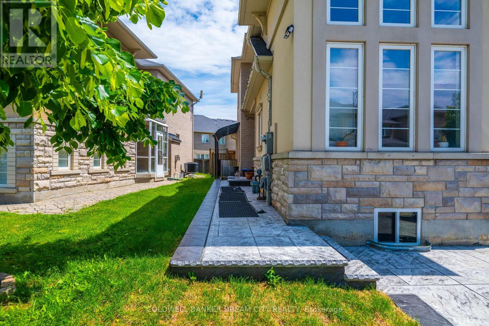 15 Portwine Drive, Toronto, Ontario  M1C 0C9 - Photo 2 - E13463408
