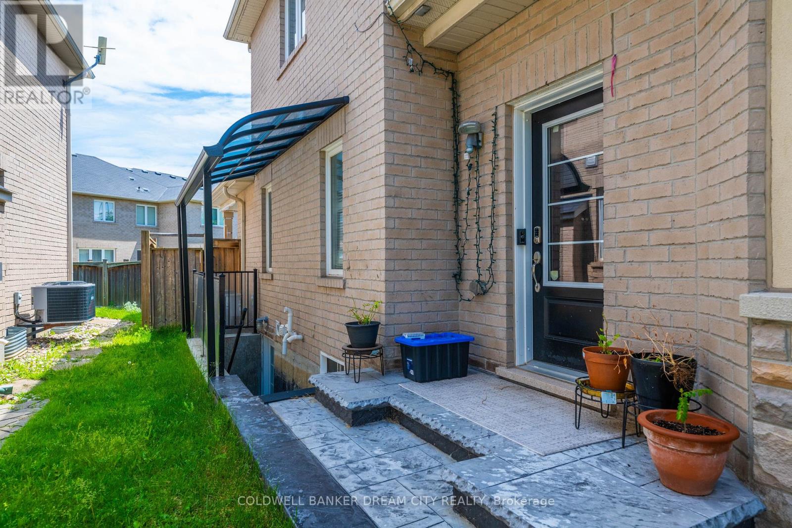 15 Portwine Drive, Toronto, Ontario  M1C 0C9 - Photo 3 - E13463408