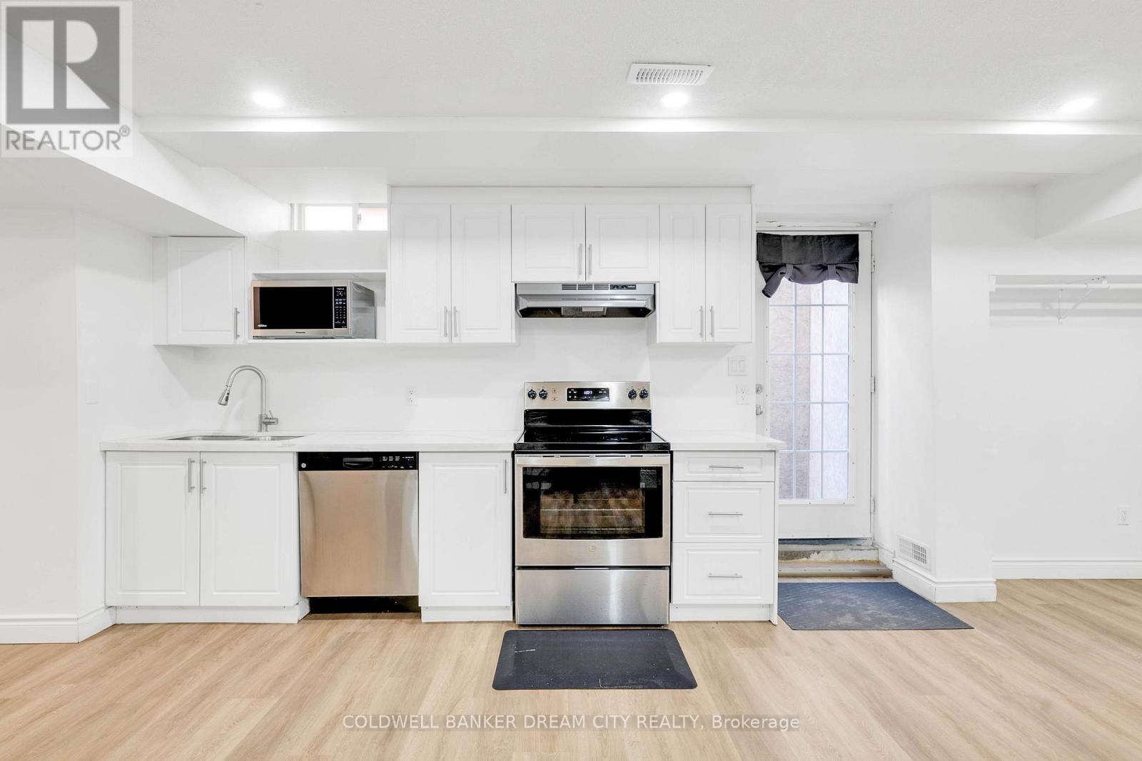 15 Portwine Drive, Toronto, Ontario  M1C 0C9 - Photo 8 - E13463408