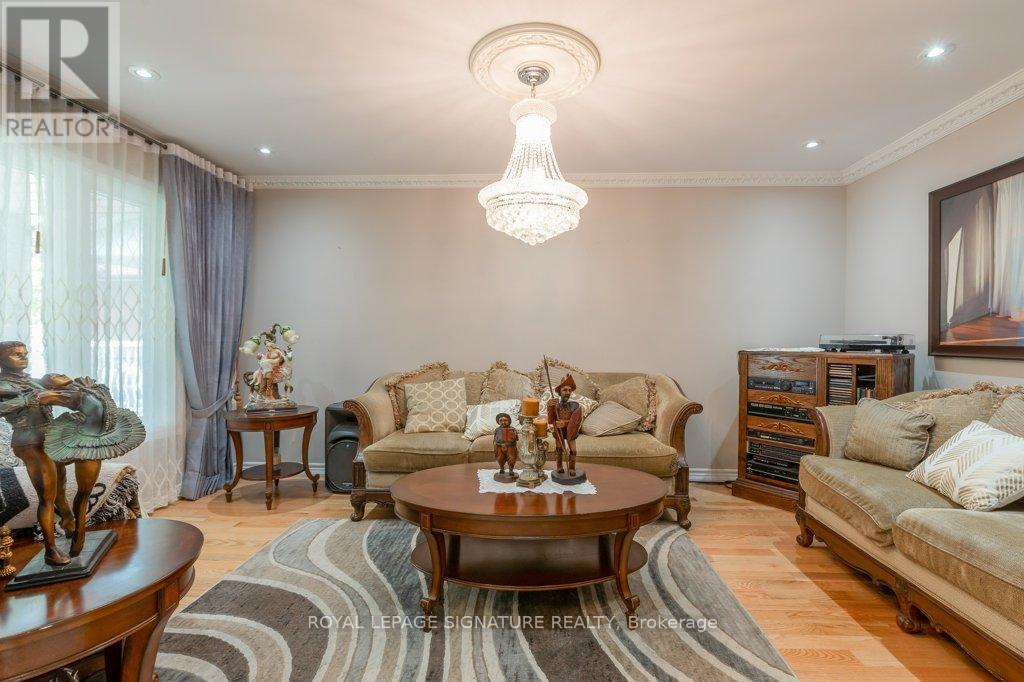119 Chancellor Drive, Vaughan, Ontario  L4L 7M9 - Photo 4 - N13462848