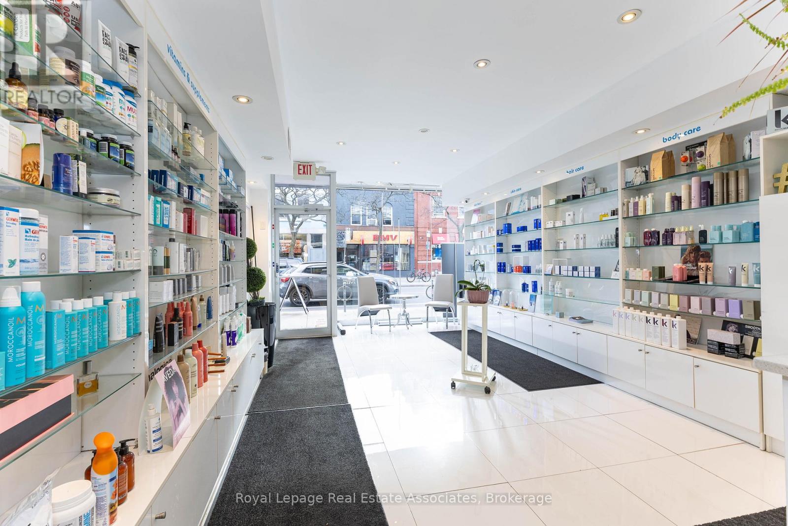 390 Bloor Street W, Toronto, Ontario M5S 1X4 - Photo 2 - C12566870