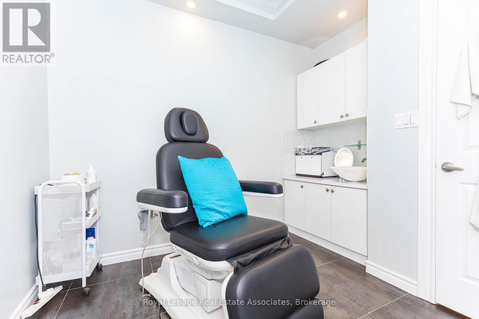 390 Bloor Street W, Toronto, Ontario M5S 1X4 - Photo 6 - C12566870