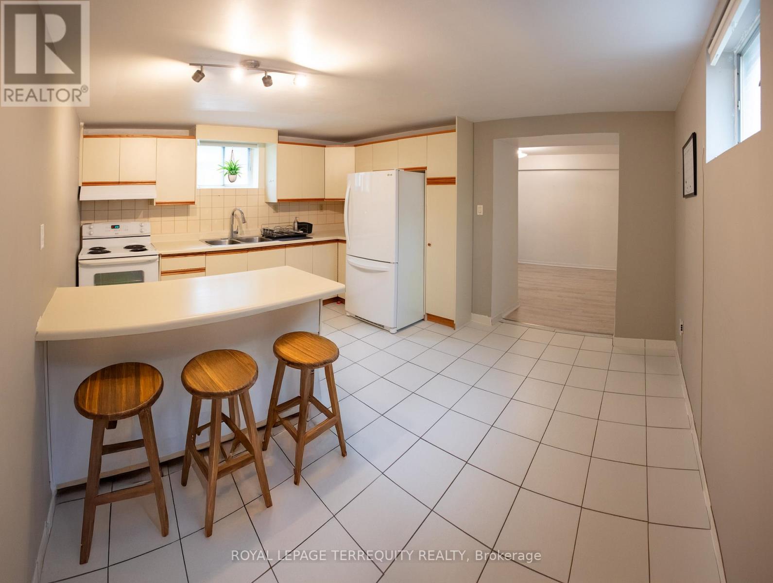 Basement - 10 Northcliffe Boulevard, Toronto, Ontario  M6H 3H1 - Photo 2 - W13243342