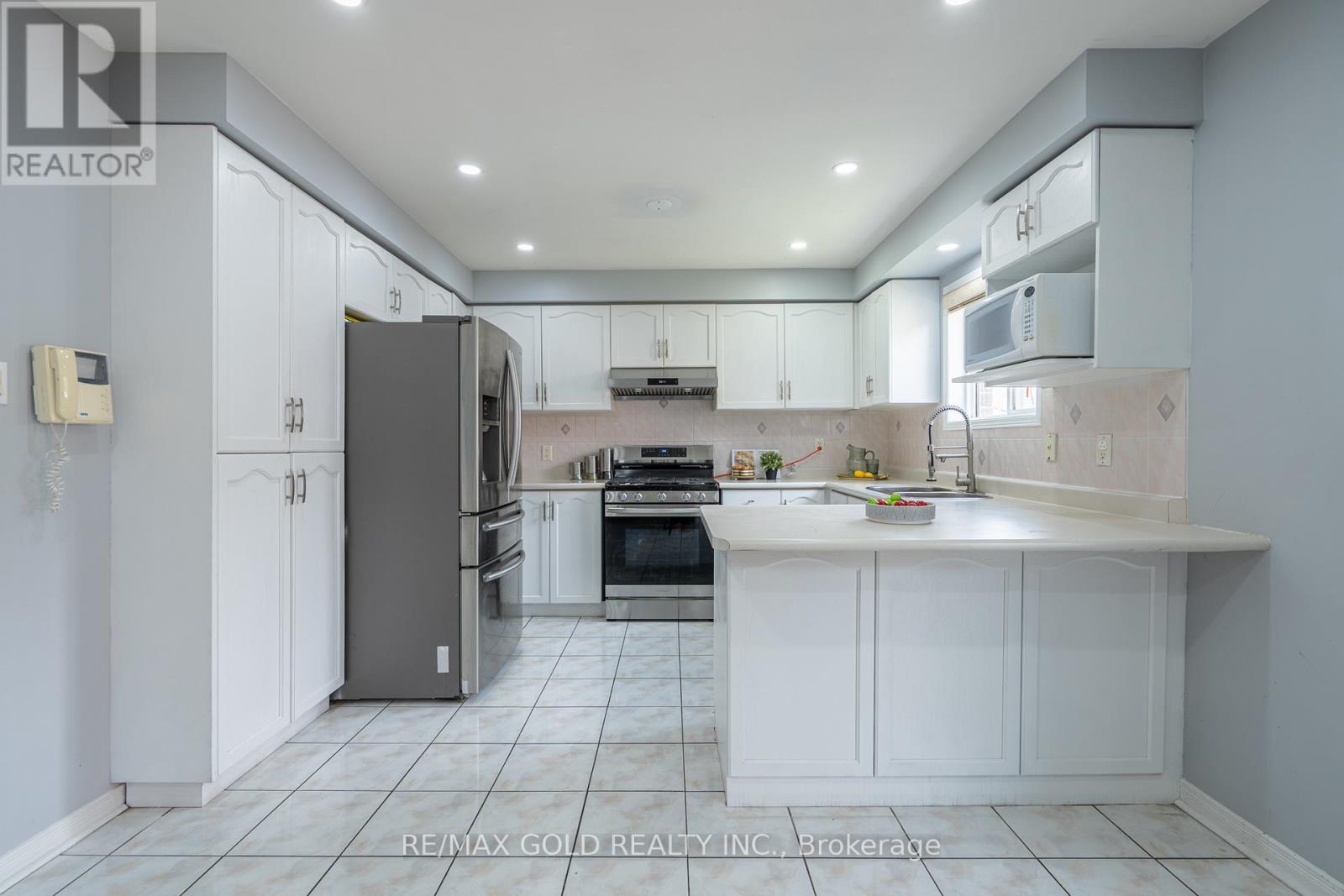 26 Wildhorse Lane, Brampton, Ontario  L6R 2J5 - Photo 11 - W13461206