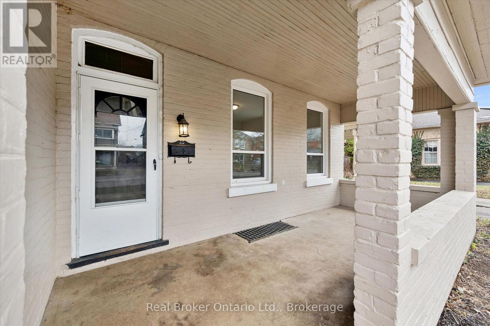 59 William Street, Brantford, Ontario  N3T 3K6 - Photo 4 - X12945696