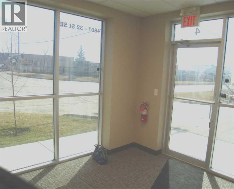 4, 4807 32 Street SE, Calgary, Alberta  T2B 2X3 - Photo 2 - A2319311