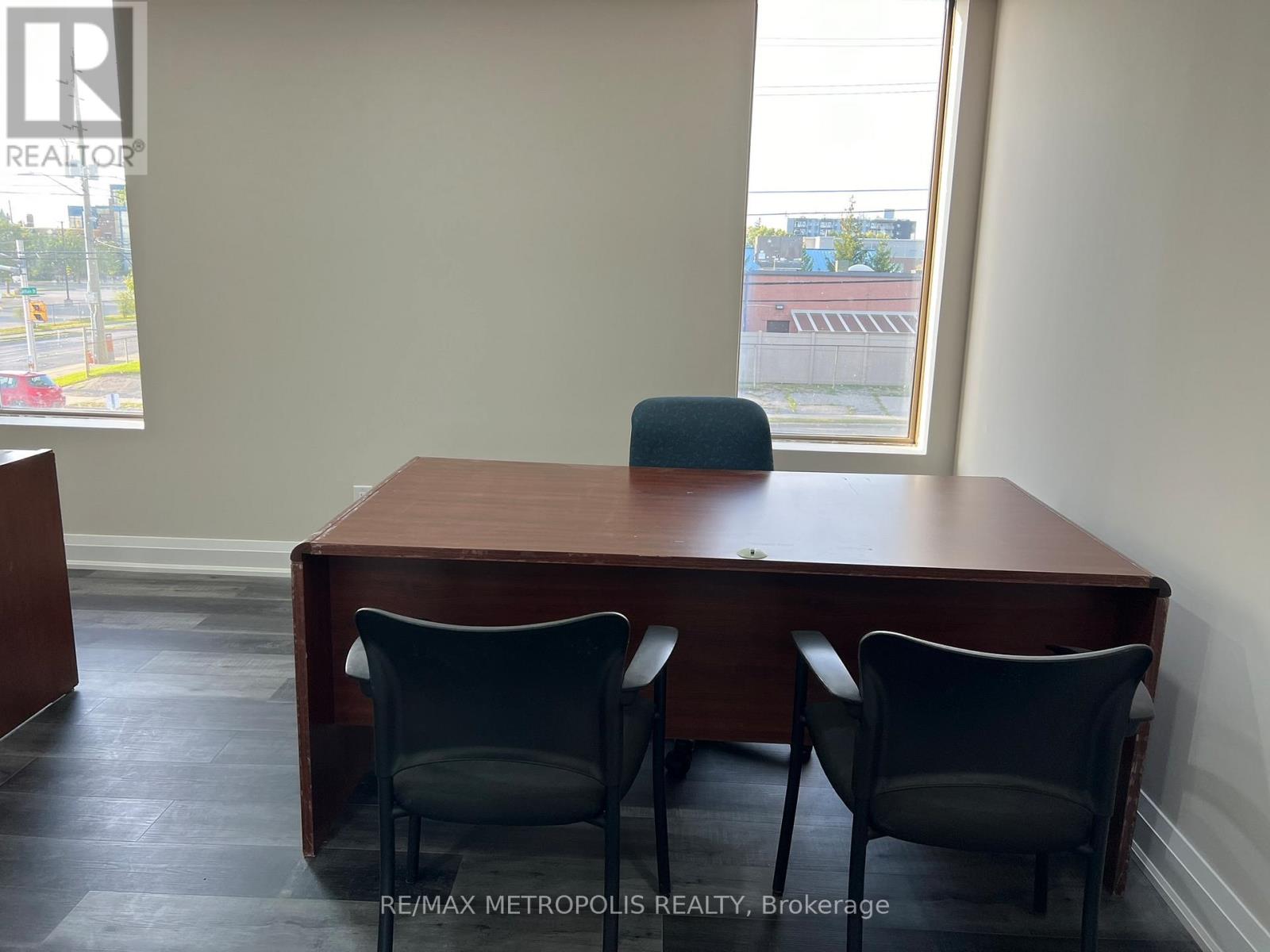 551 York Street, London East, Ontario N6B 1R6 - Photo 17 - X12974062