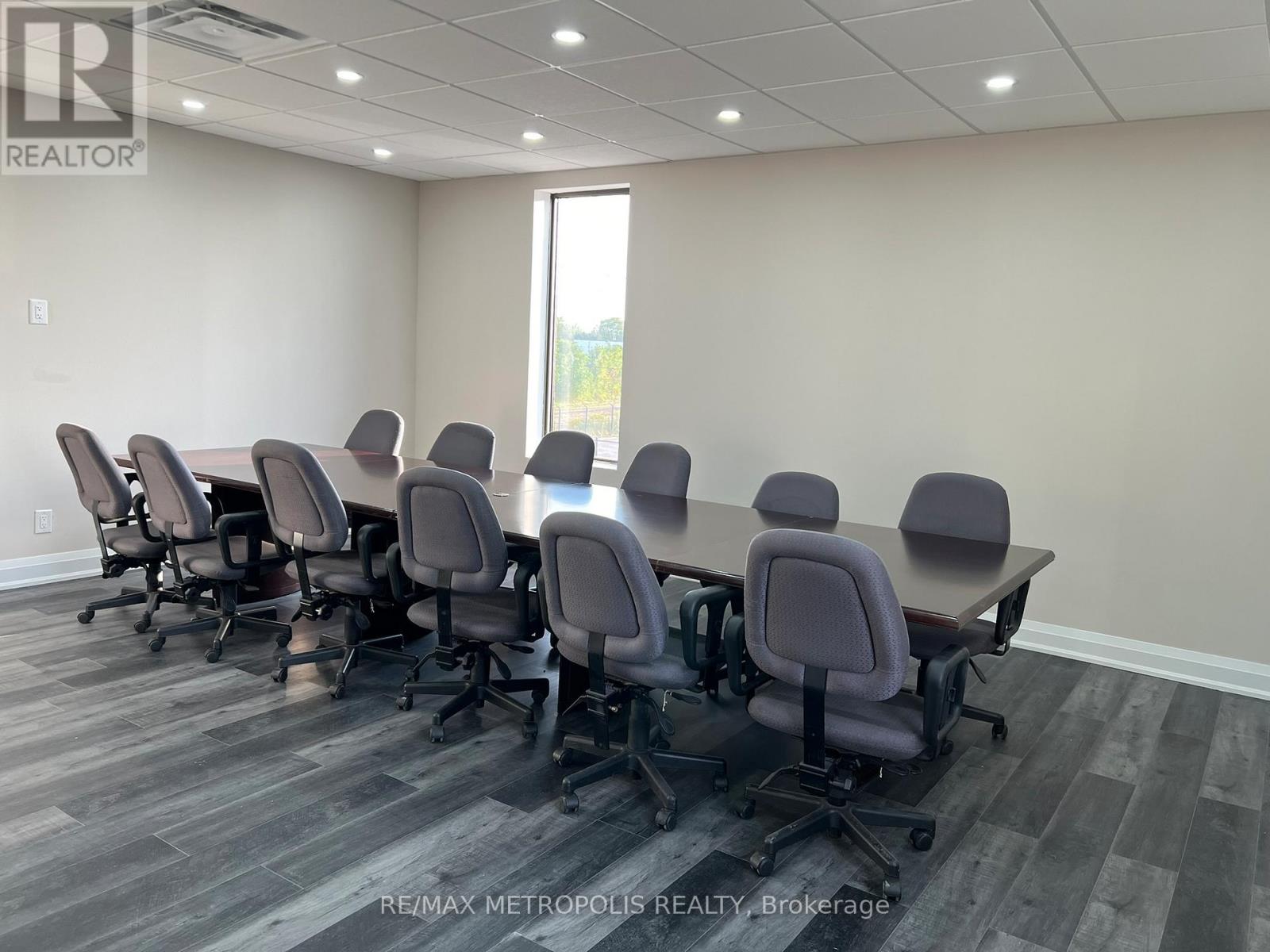 551 York Street, London East, Ontario N6B 1R6 - Photo 9 - X12974062