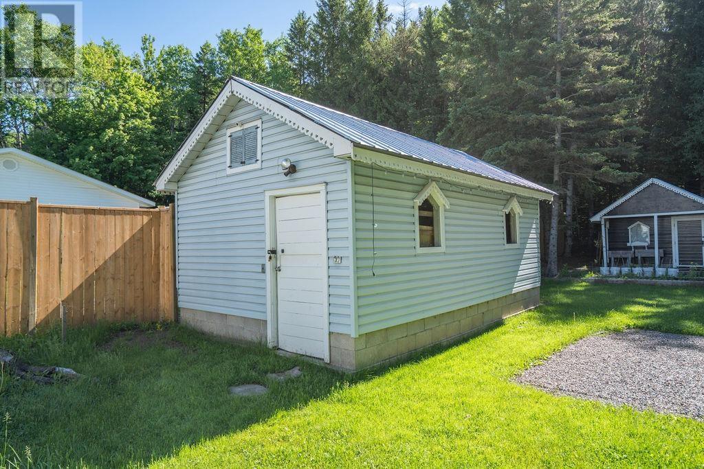 230 St Patrick St, Sault Ste. Marie, Ontario  P6C 3S5 - Photo 8 - SM261468