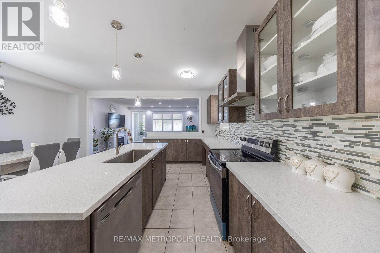 36 Michaelis Street, New Tecumseth, Ontario  L9R 0M8 - Photo 14 - N13463972