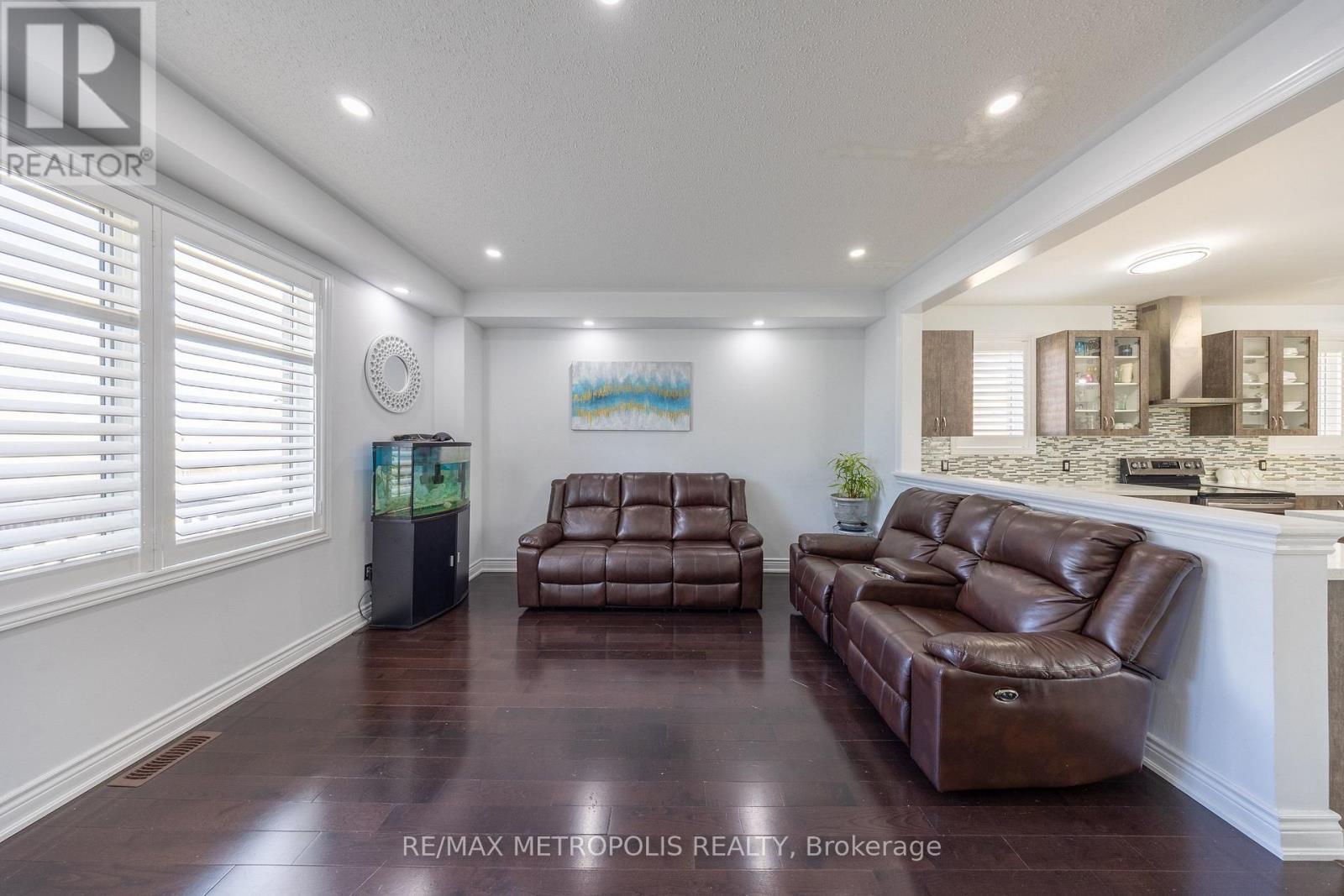 36 Michaelis Street, New Tecumseth, Ontario  L9R 0M8 - Photo 17 - N13463972