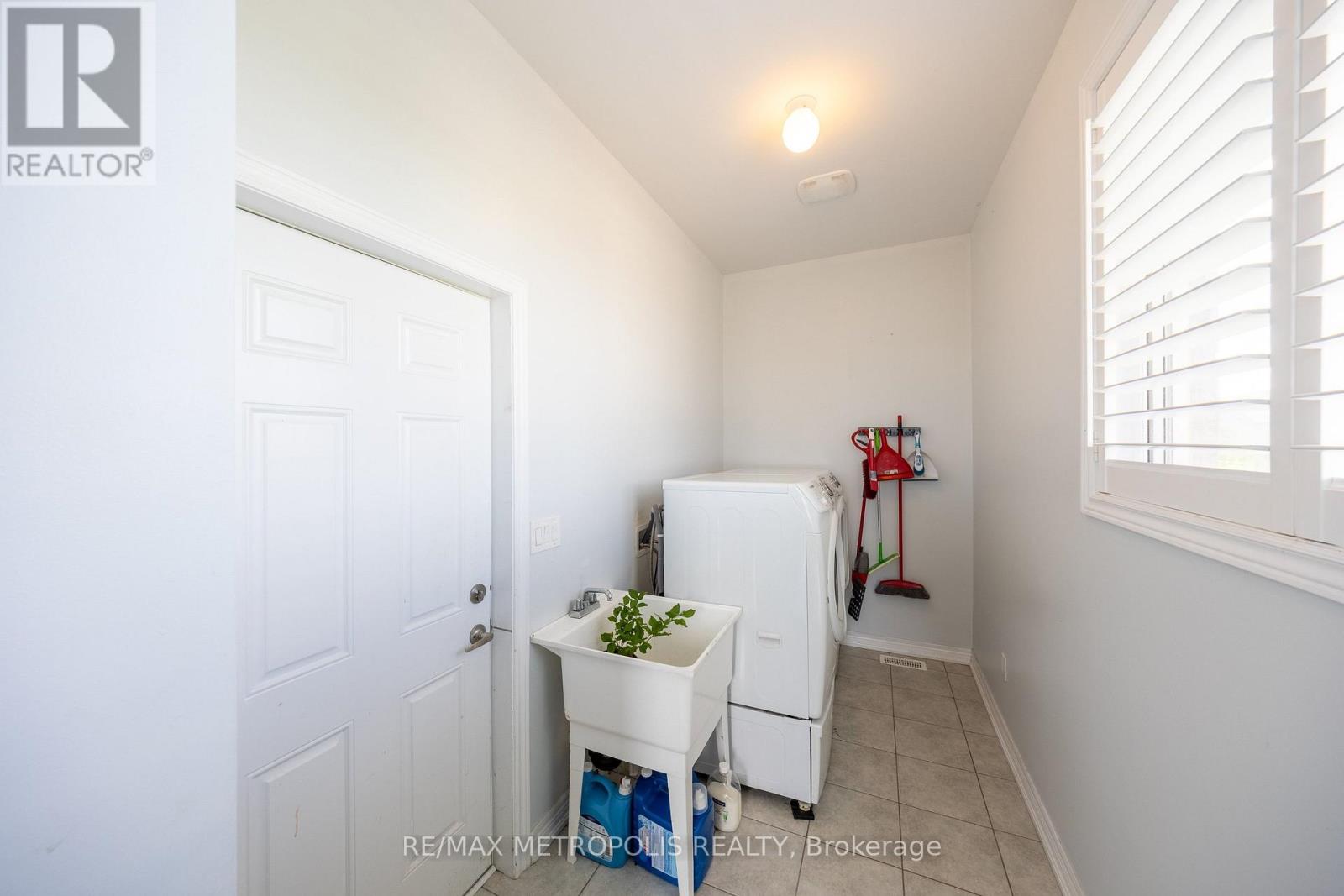 36 Michaelis Street, New Tecumseth, Ontario  L9R 0M8 - Photo 23 - N13463972