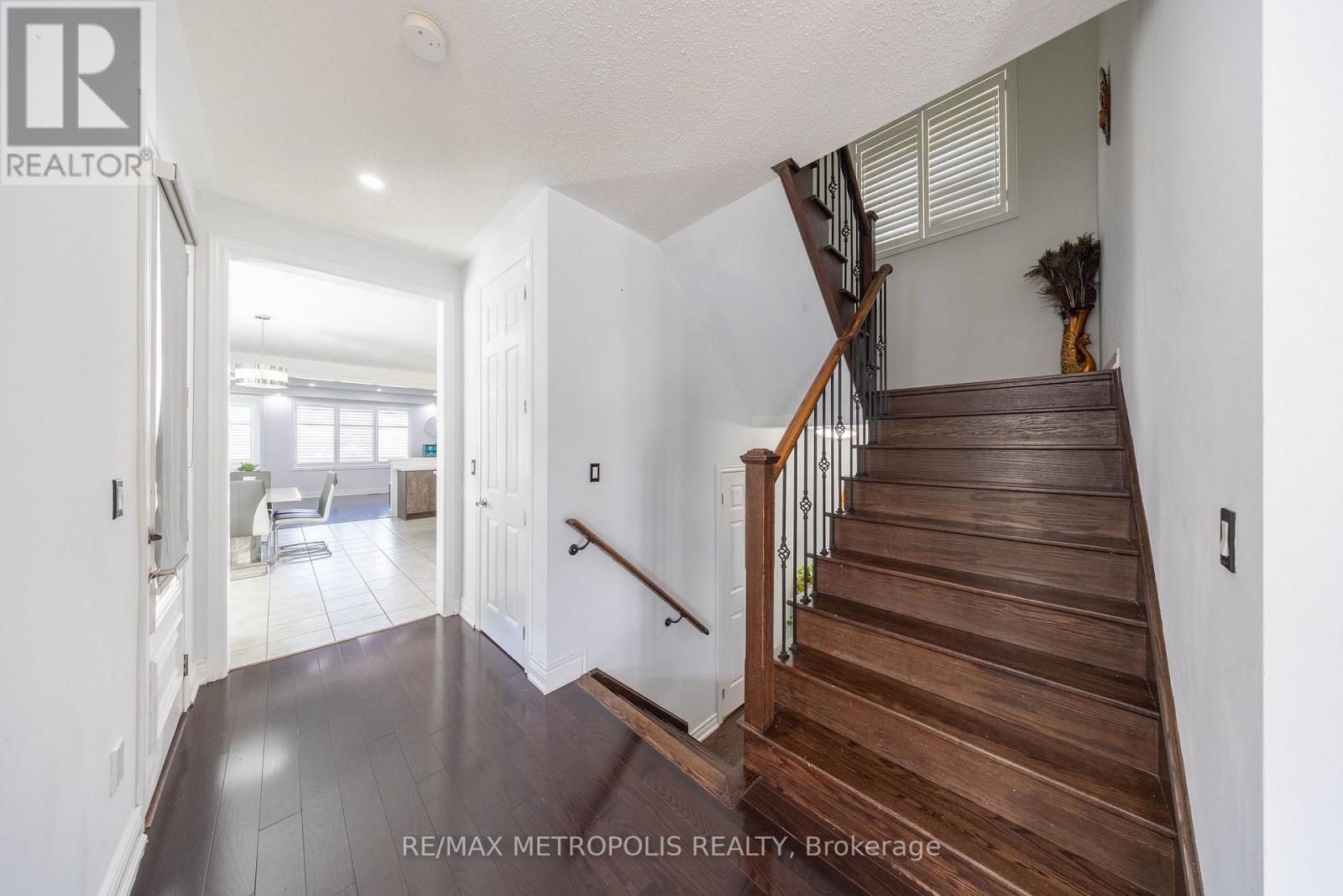36 Michaelis Street, New Tecumseth, Ontario  L9R 0M8 - Photo 4 - N13463972