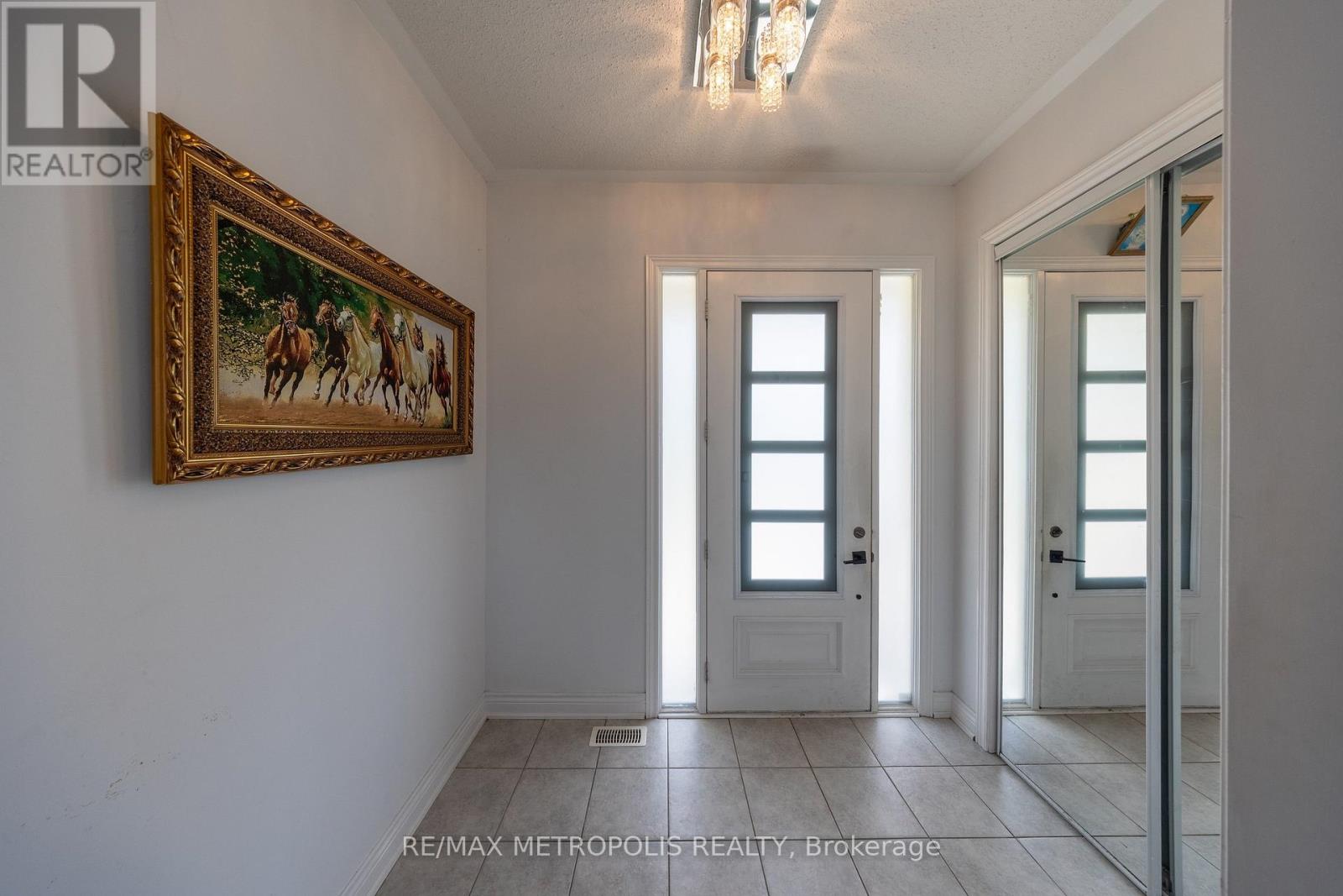 36 Michaelis Street, New Tecumseth, Ontario  L9R 0M8 - Photo 5 - N13463972