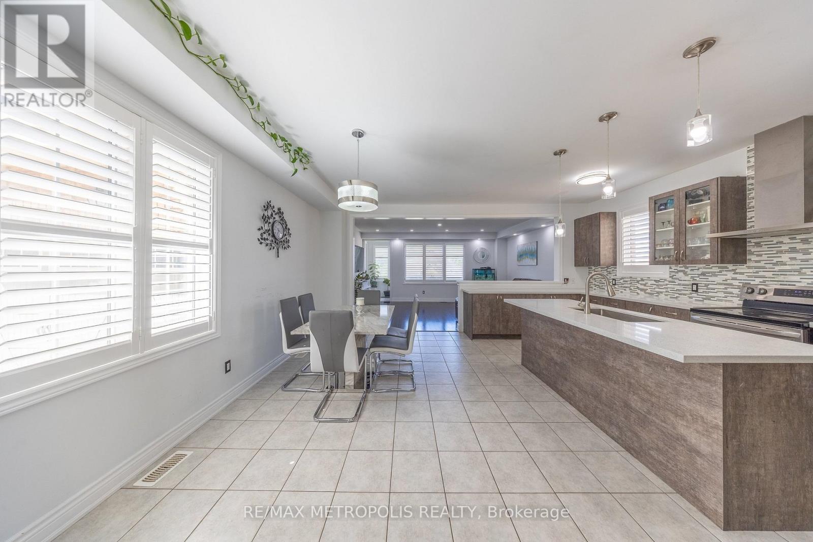 36 Michaelis Street, New Tecumseth, Ontario  L9R 0M8 - Photo 9 - N13463972