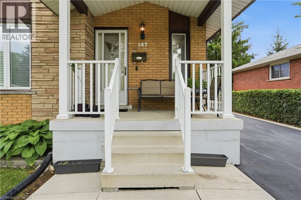 147 Manning Avenue, Hamilton, Ontario  L9A 3E8 - Photo 2 - 40841138