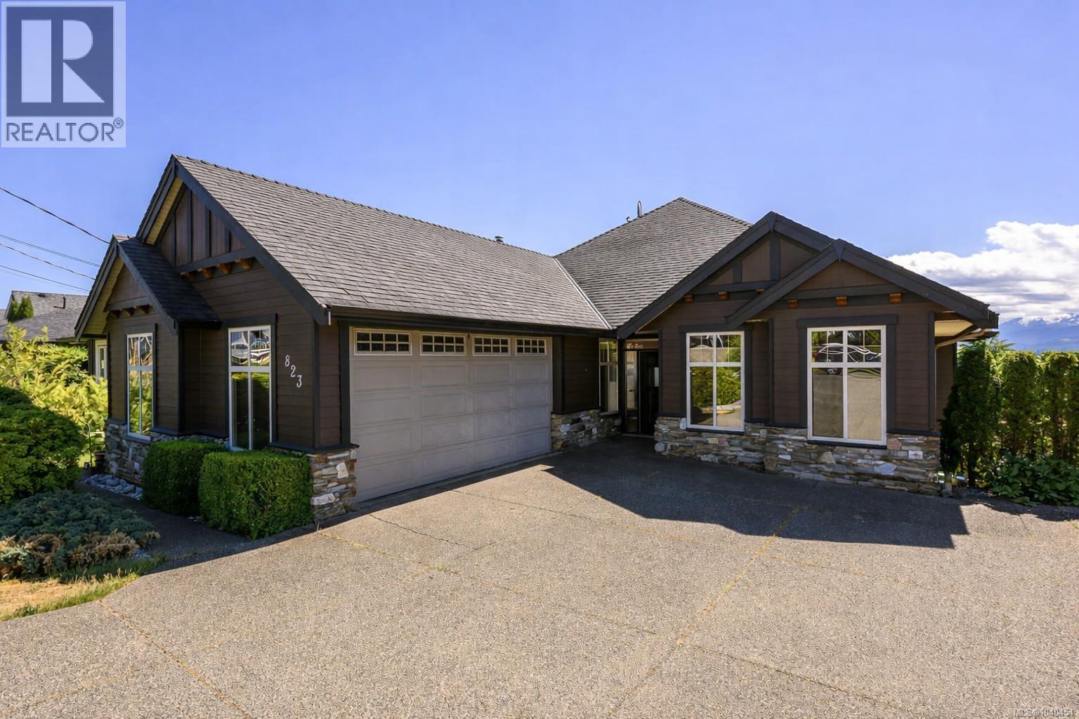 823 Thorpe Ave, Courtenay, British Columbia