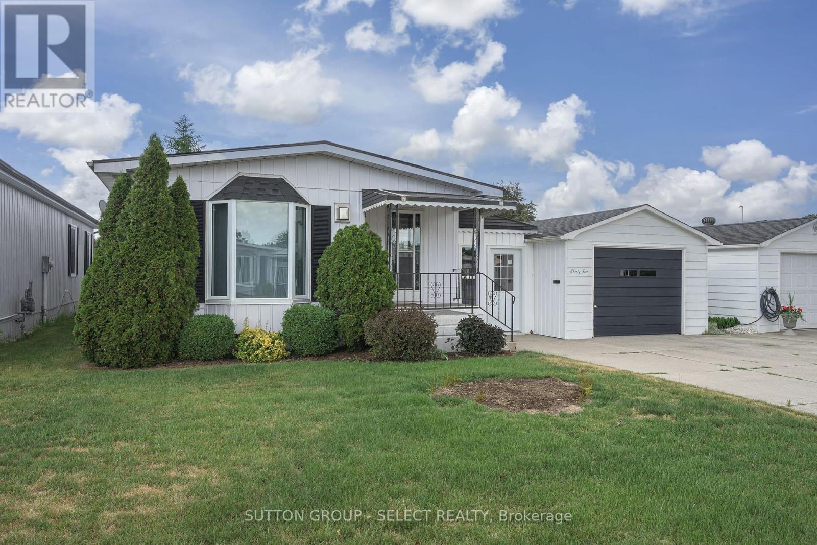 32 Miller Street, Strathroy-Caradoc, Ontario  N7G 3K8 - Photo 3 - X13464106