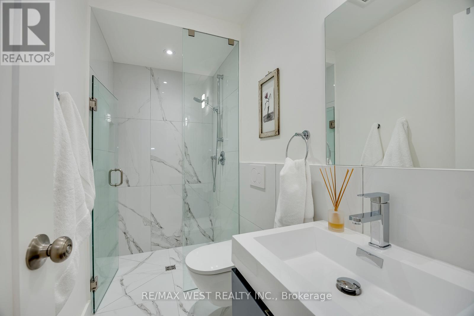 80 Rockwell Avenue, Toronto, Ontario  M6N 1N8 - Photo 26 - W13463762