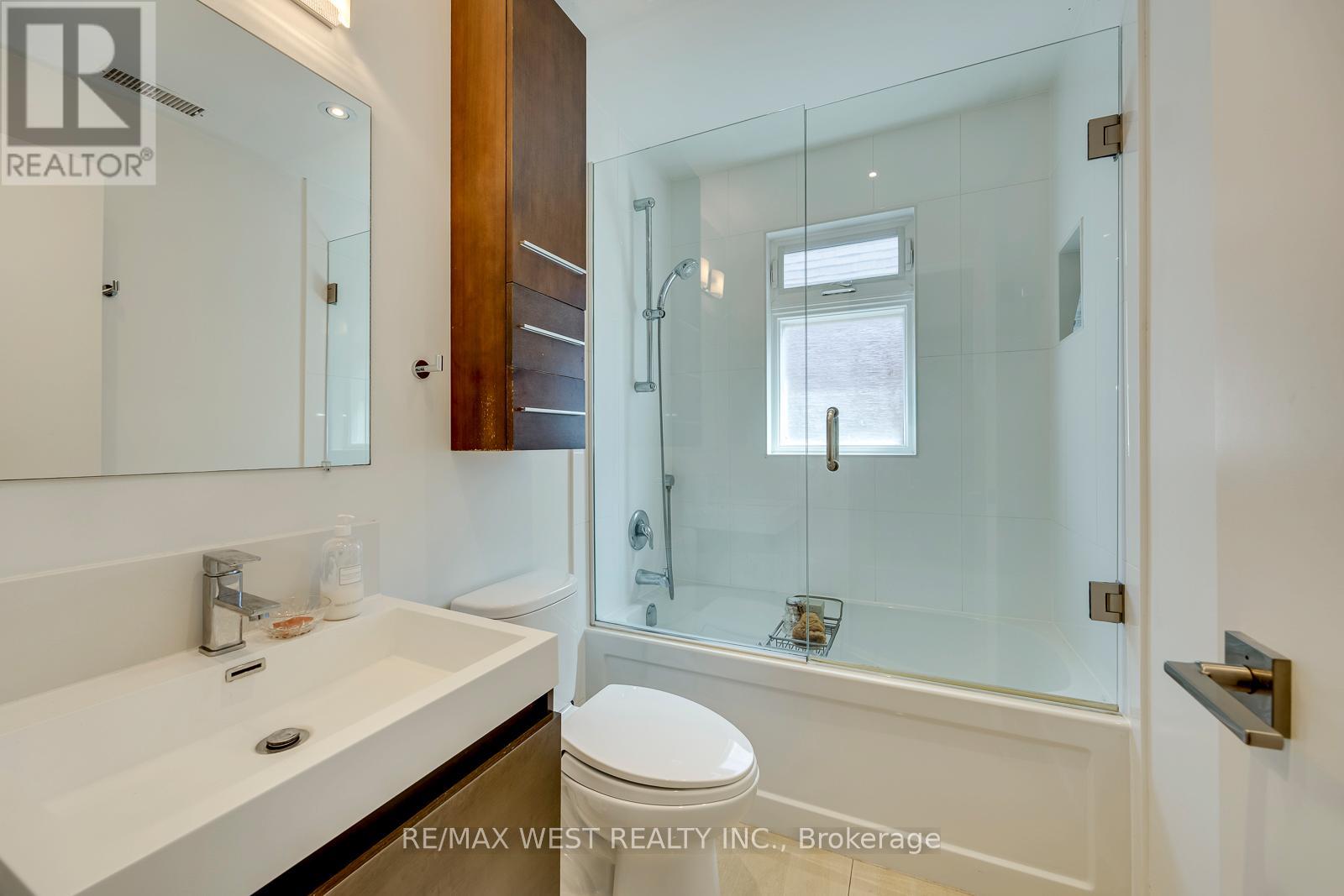 80 Rockwell Avenue, Toronto, Ontario  M6N 1N8 - Photo 46 - W13463762