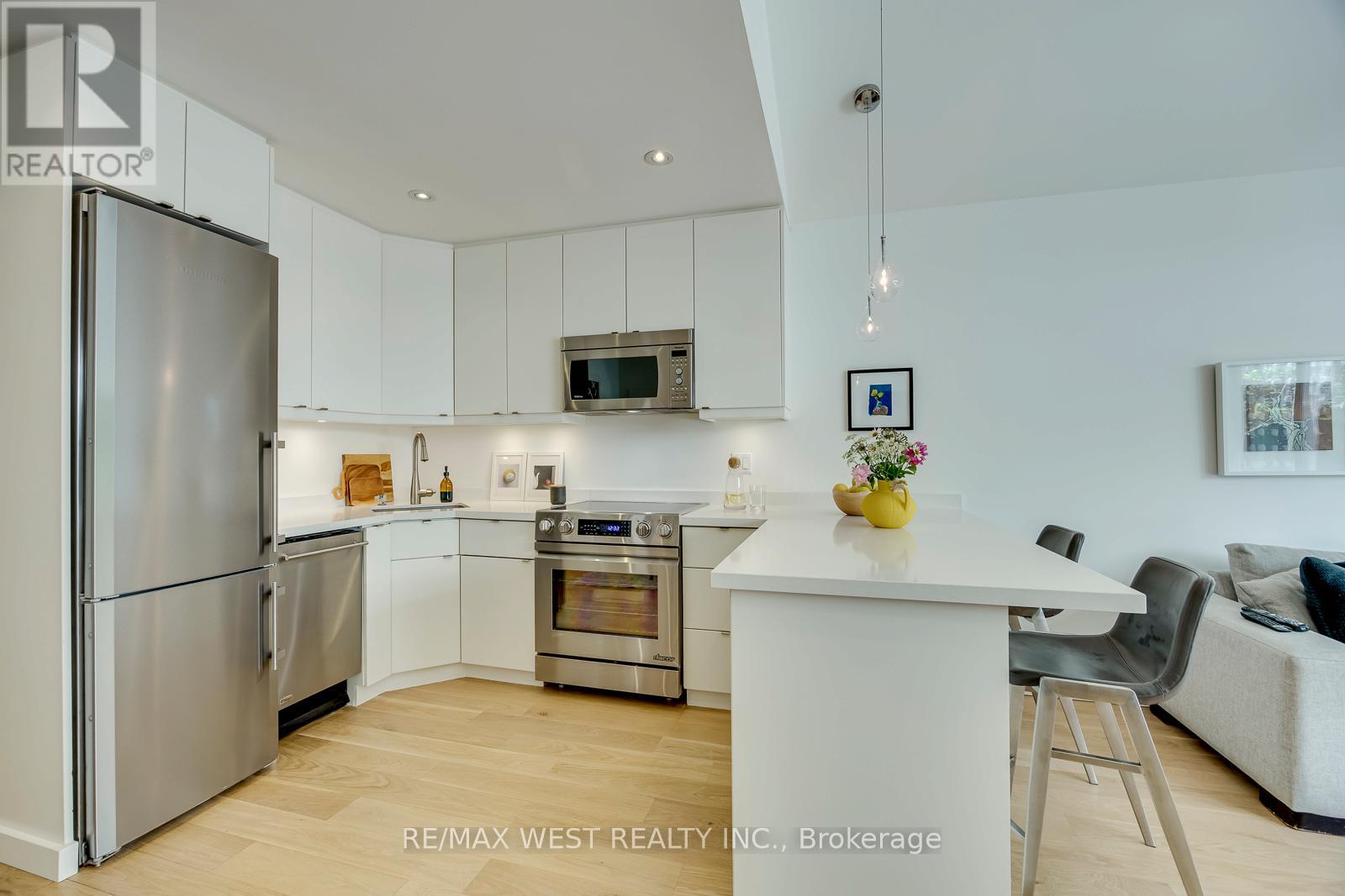 80 Rockwell Avenue, Toronto, Ontario  M6N 1N8 - Photo 7 - W13463762