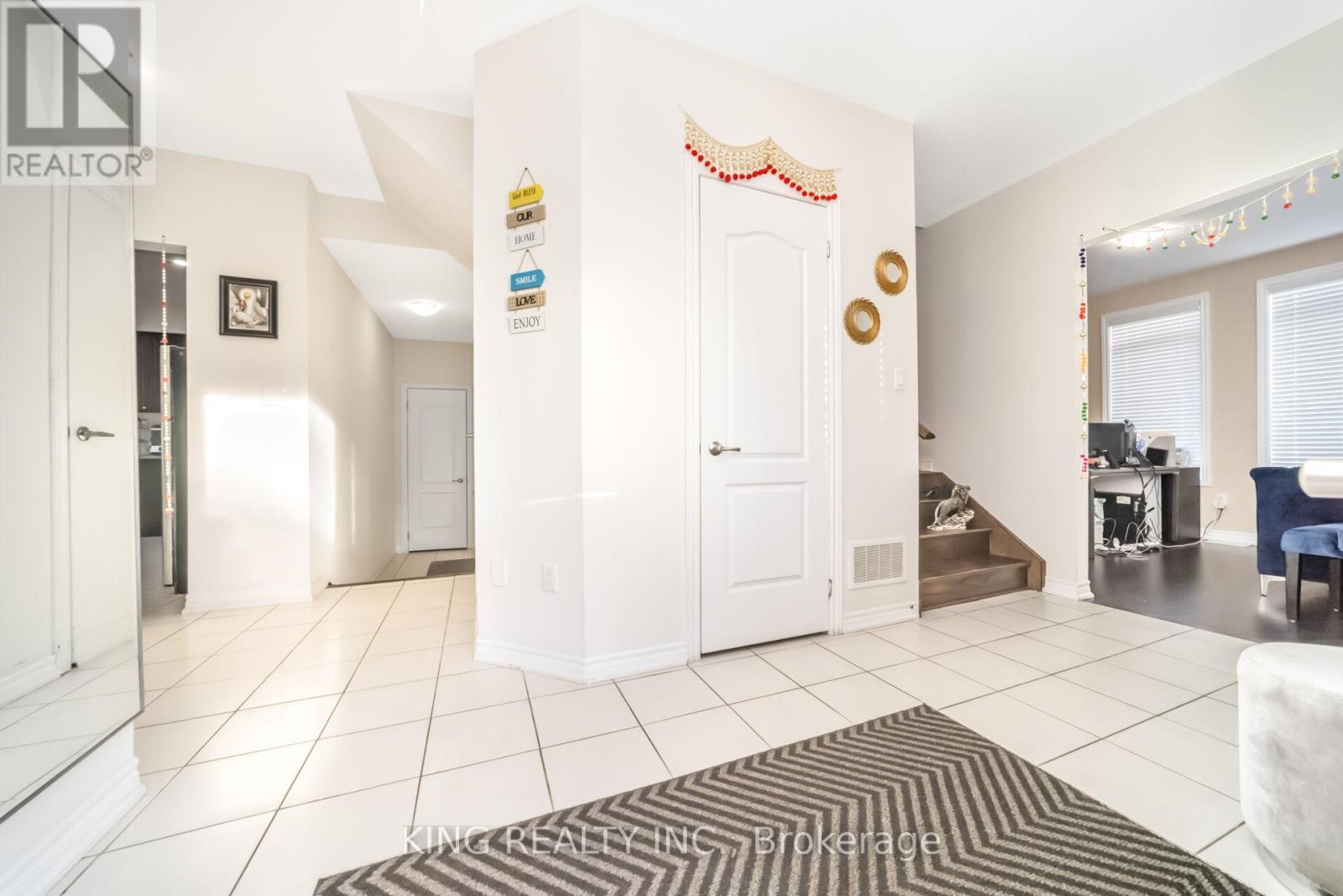 5 Loomis Road, Brampton, Ontario  L7A 4X9 - Photo 6 - W13463768