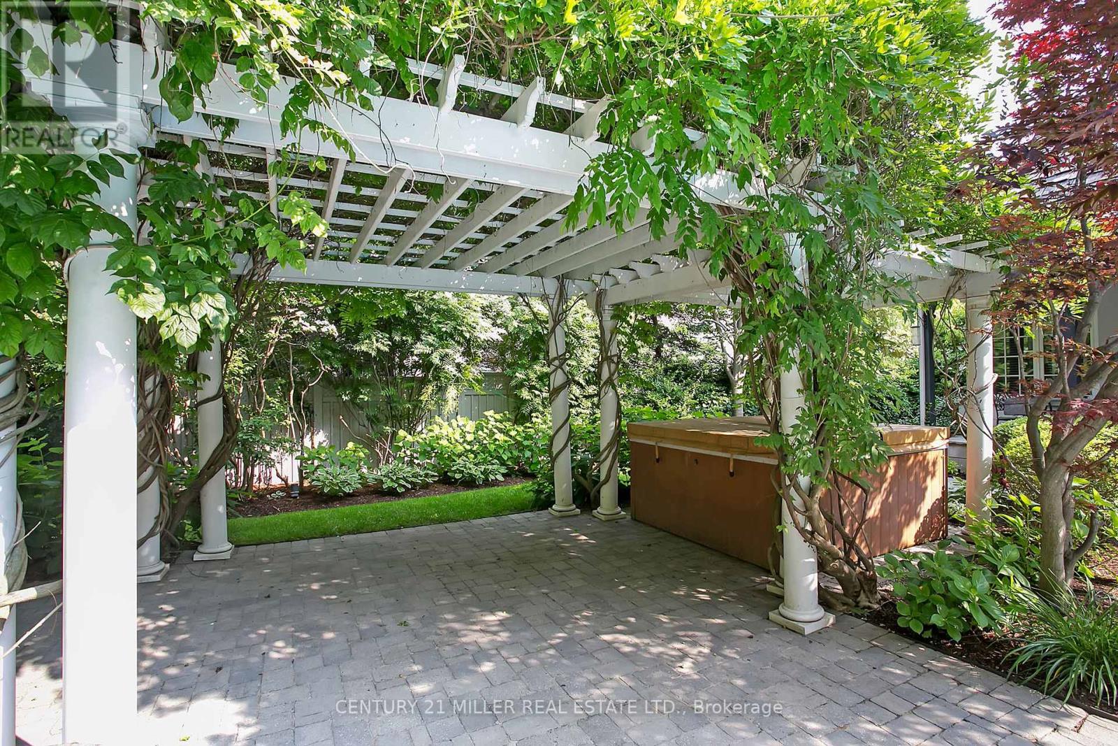 122 Lisonally Court, Oakville, Ontario  L6L 6P2 - Photo 12 - W13463774