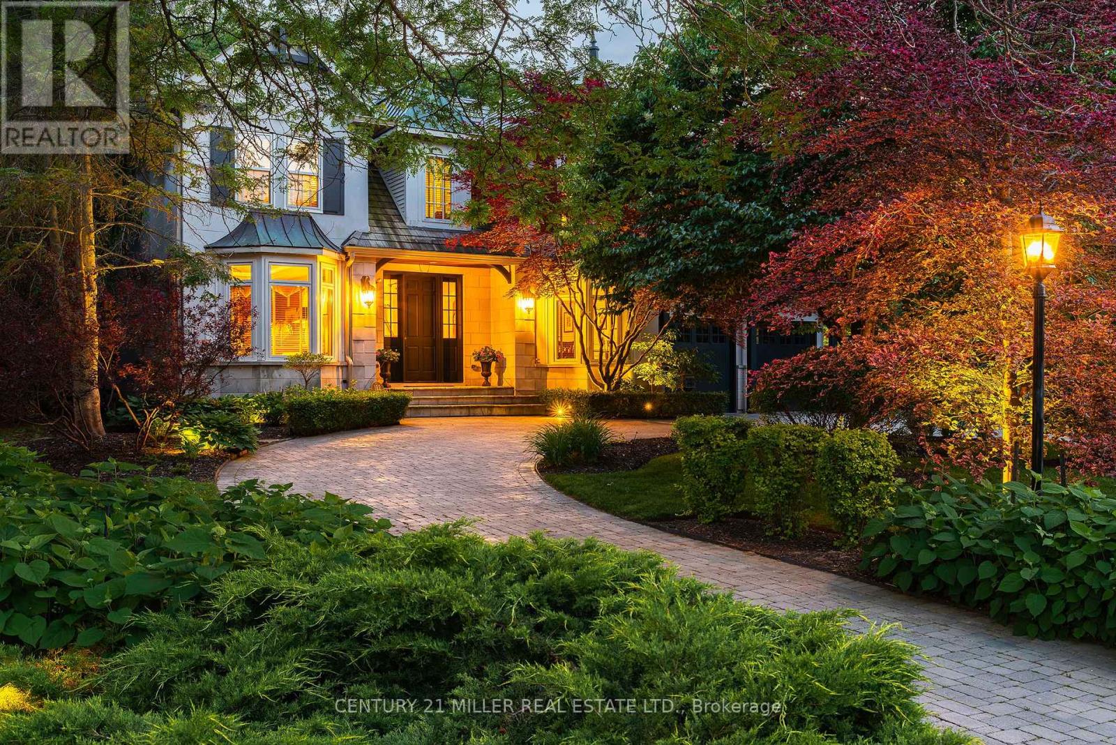 122 Lisonally Court, Oakville, Ontario  L6L 6P2 - Photo 2 - W13463774
