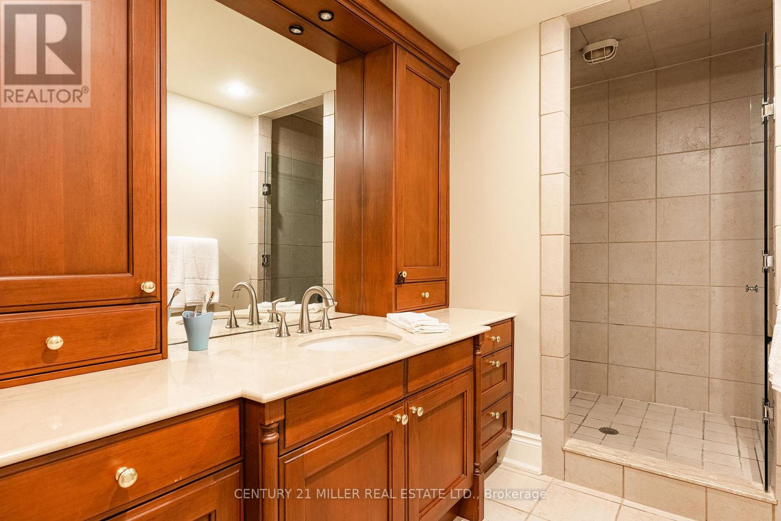 122 Lisonally Court, Oakville, Ontario  L6L 6P2 - Photo 44 - W13463774