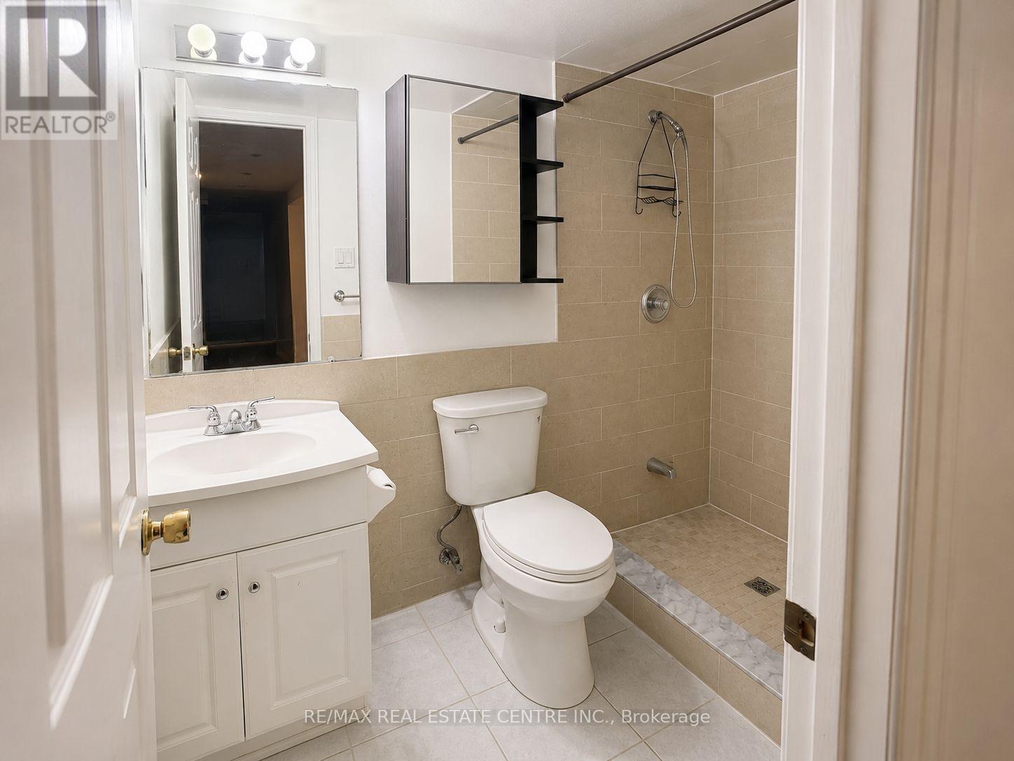 4397 Guildwood Way, Mississauga, Ontario  L5R 2A9 - Photo 12 - W13463778