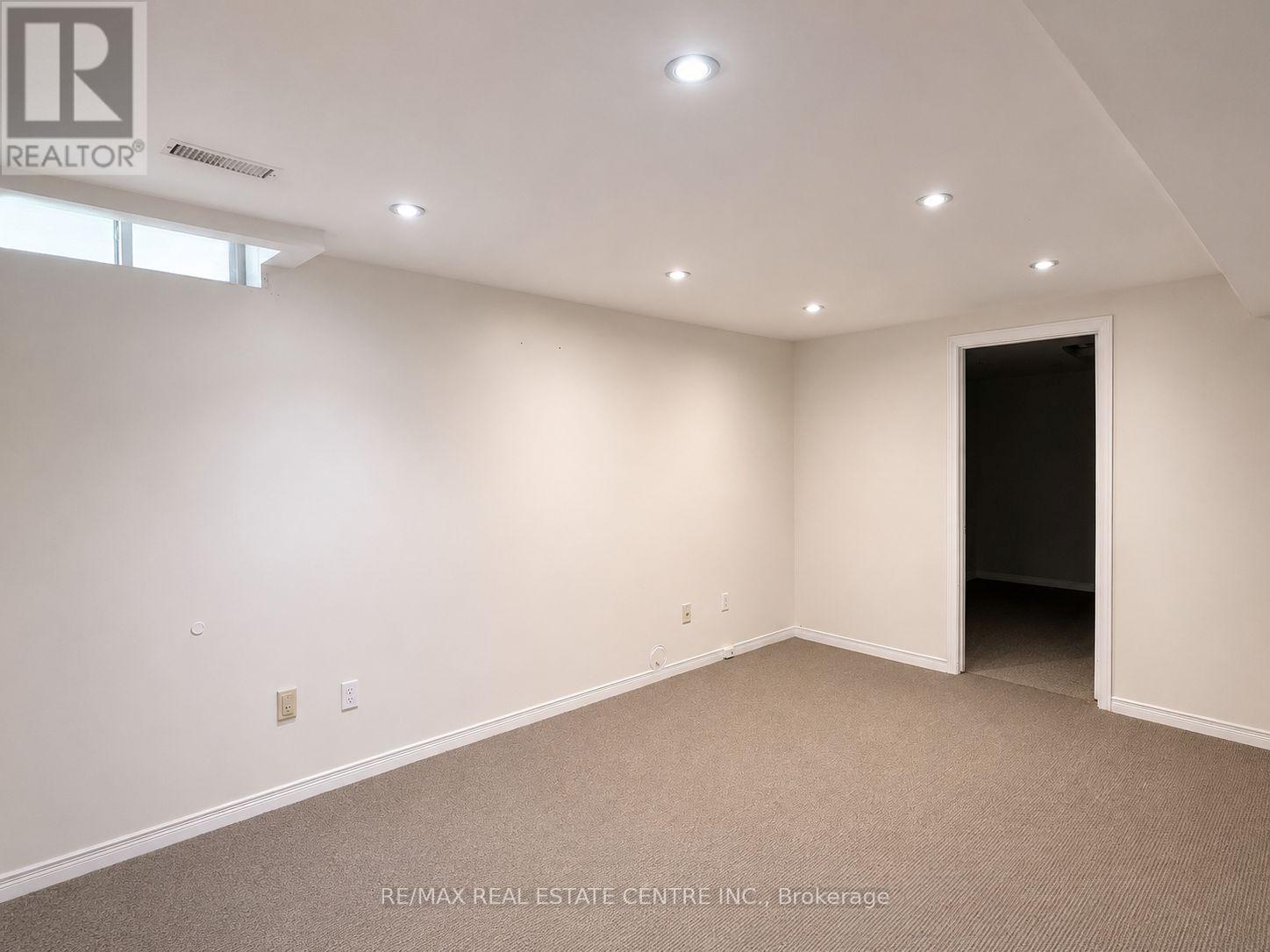 4397 Guildwood Way, Mississauga, Ontario  L5R 2A9 - Photo 4 - W13463778