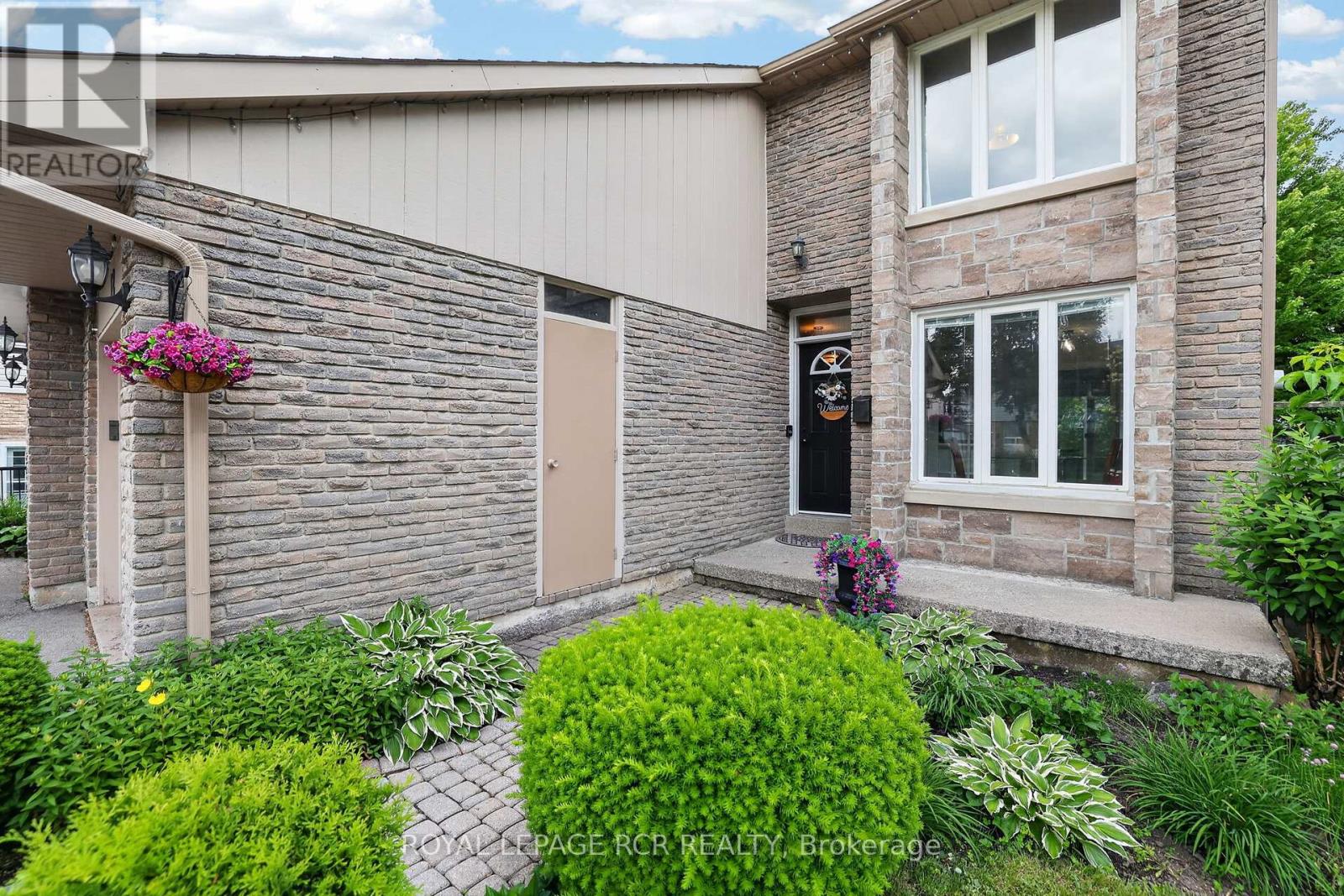 12 Macassa Court, Brampton, Ontario  L6Z 1B3 - Photo 3 - W13463782