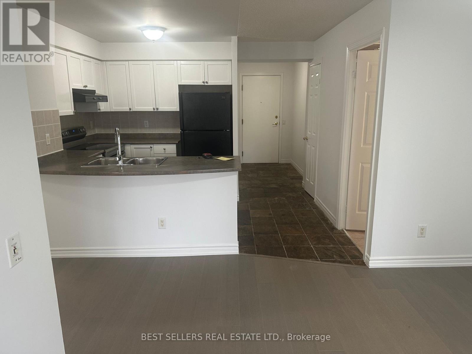 2321 - 25 Kingsbridge Garden Circle, Mississauga, Ontario  L5R 4B1 - Photo 3 - W13463800