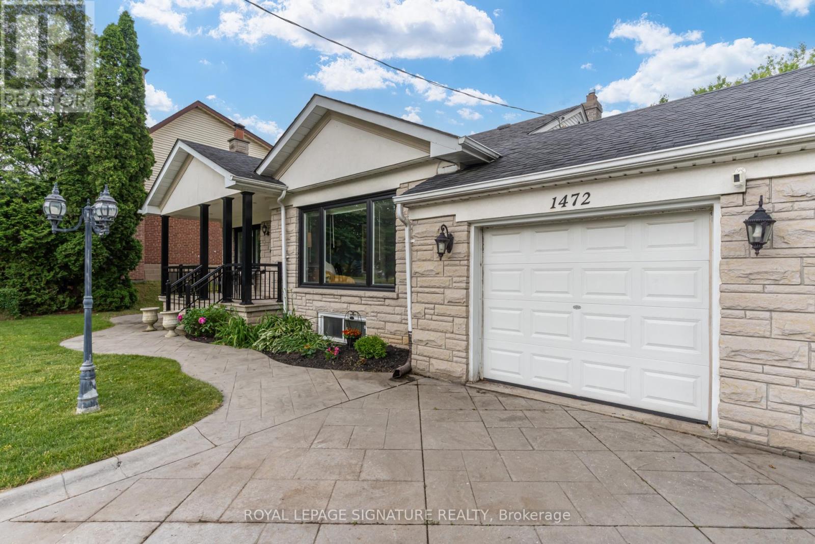 1472 Myron Drive, Mississauga, Ontario L5E 2N6 - Photo 2 - W13463856