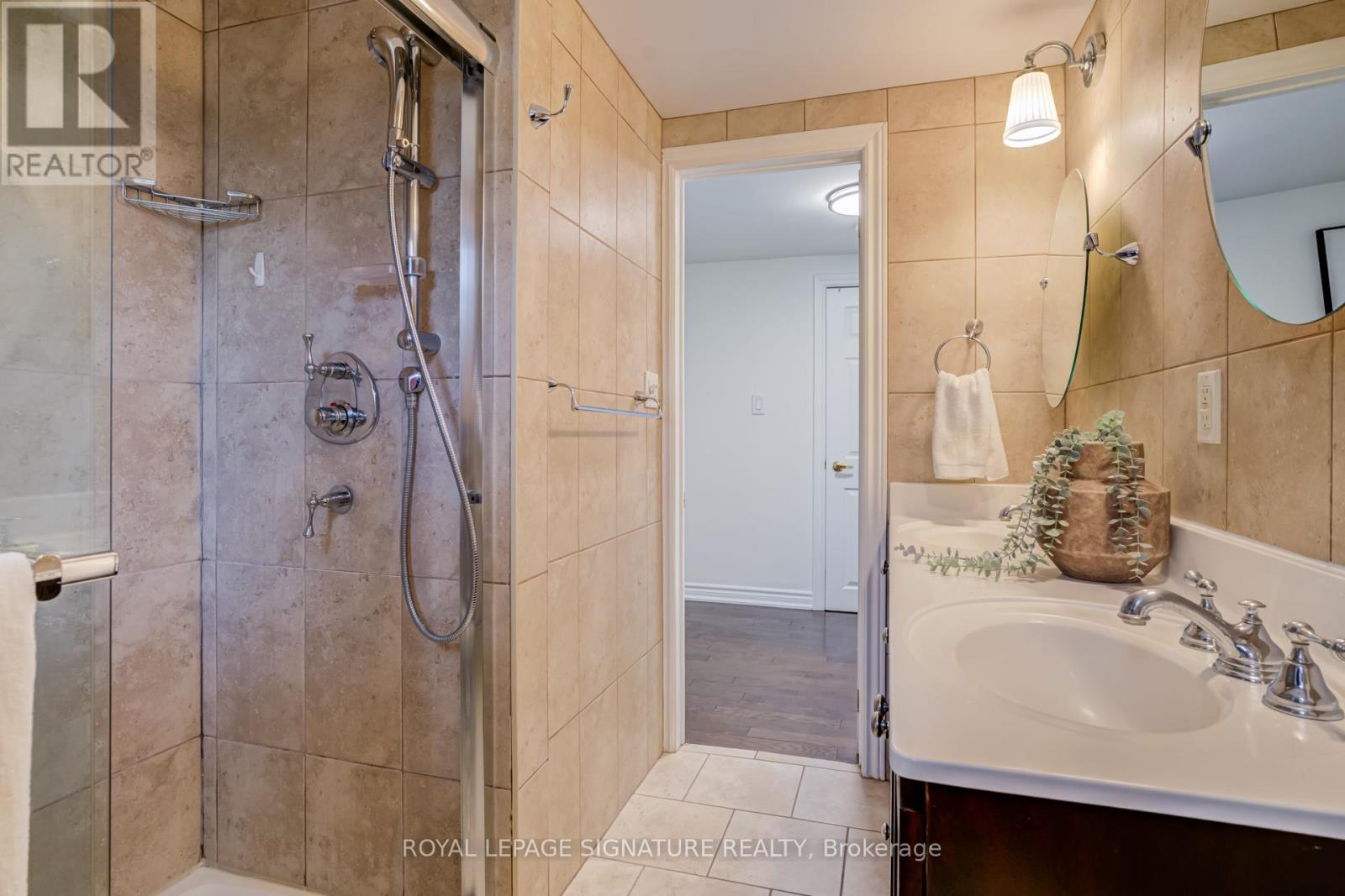 1472 Myron Drive, Mississauga, Ontario L5E 2N6 - Photo 24 - W13463856