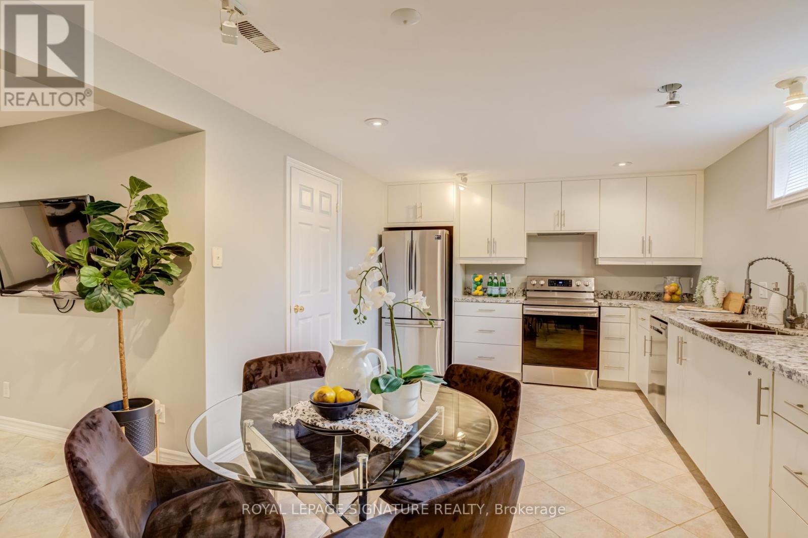 1472 Myron Drive, Mississauga, Ontario L5E 2N6 - Photo 29 - W13463856