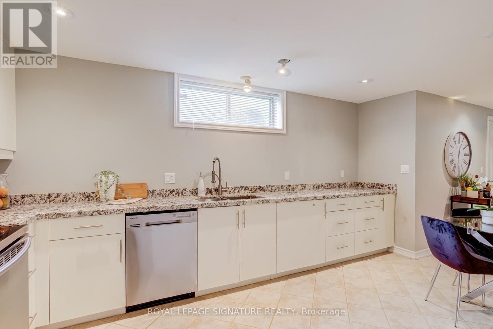 1472 Myron Drive, Mississauga, Ontario L5E 2N6 - Photo 30 - W13463856