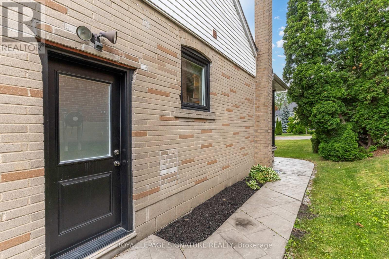1472 Myron Drive, Mississauga, Ontario L5E 2N6 - Photo 35 - W13463856