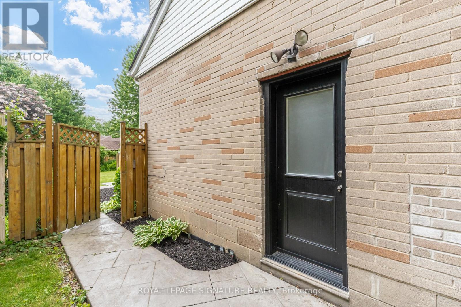 1472 Myron Drive, Mississauga, Ontario L5E 2N6 - Photo 36 - W13463856