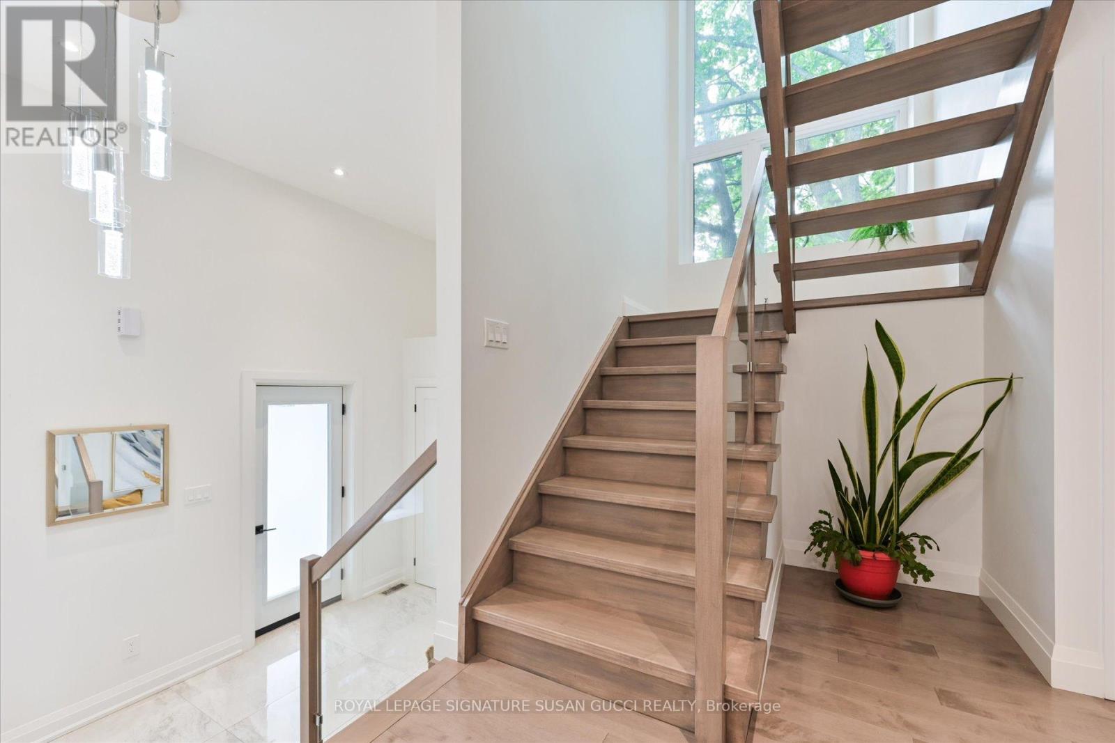 475 Donlands Avenue, Toronto, Ontario  M4J 3S4 - Photo 17 - E13458922